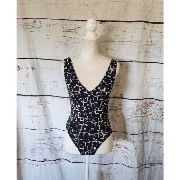 Aritzia Babaton Contour Double V Bodysuit Size Small - Picture 1 of 6